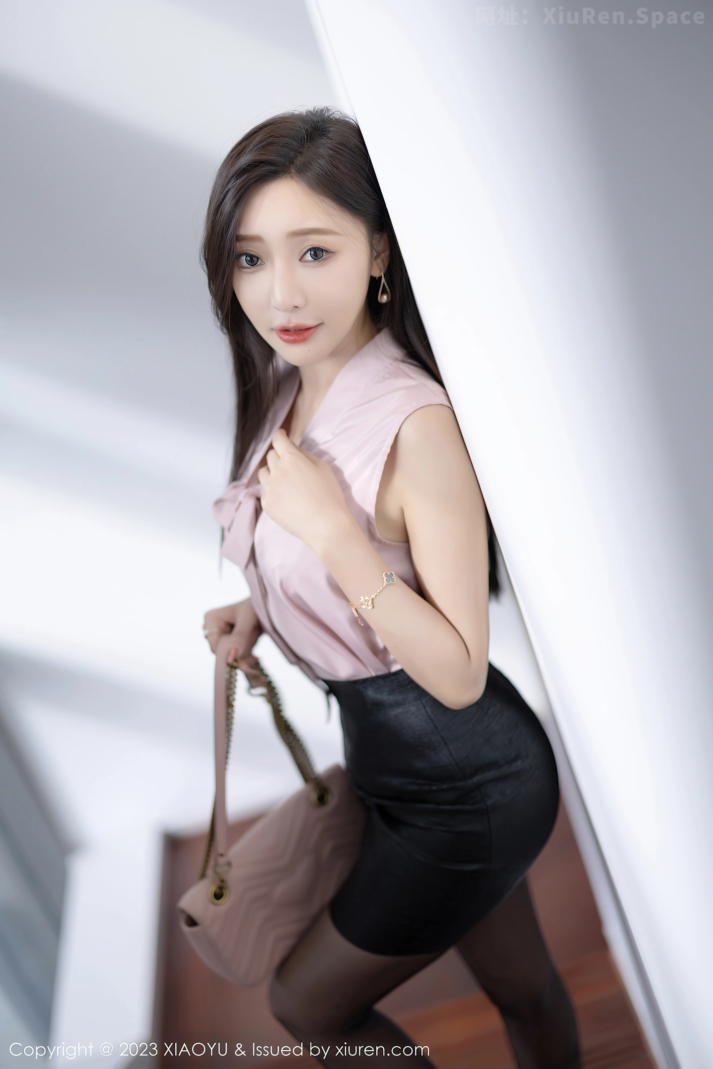 图片[4]-[XiaoYu画语界]Vol.1086 女神王馨瑶yanni半脱露性感玫红色内衣配超薄黑丝完美诱惑写真90P-秀人网官方网站